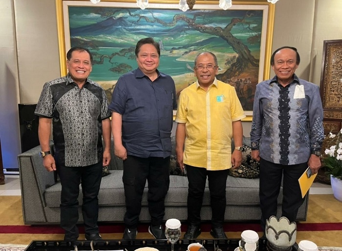 Tiga Elite DPP Golkar Antar IAS Bertemu Airlangga, Erwin Aksa Jadi Fotografer saat Pertemuan